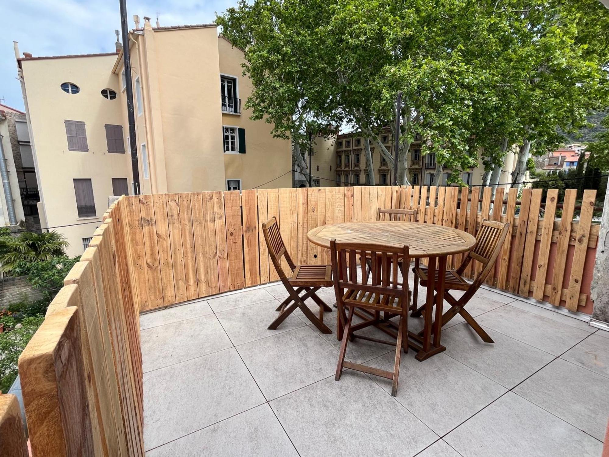 Au Coeur De Ville Avec Terrasse Céret المظهر الخارجي الصورة